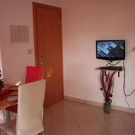 - 40m From The Apartament Trogir